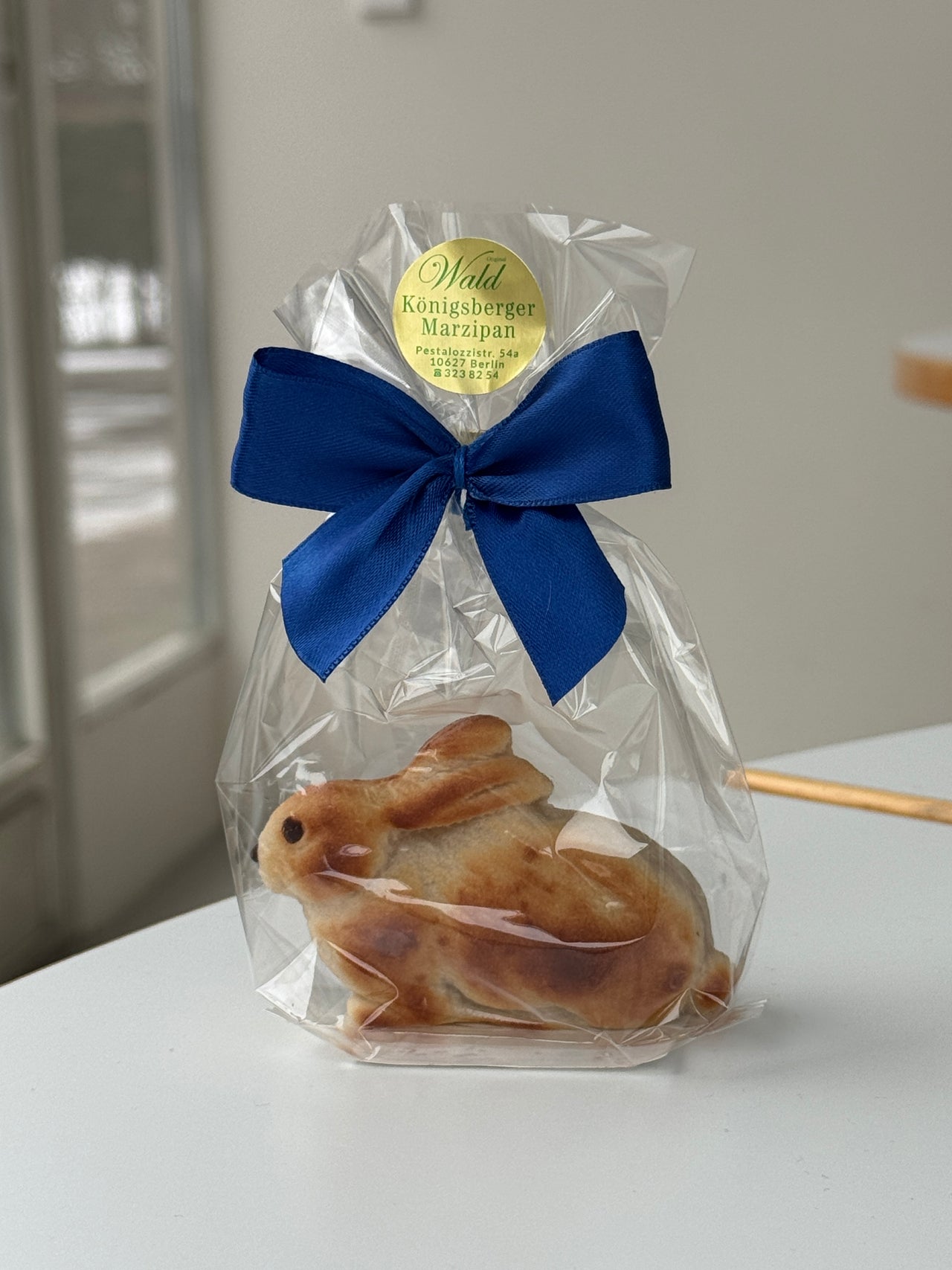 Hase aus Marzipan der Königsberger Marzipan Manufaktur Wald aus Berlin